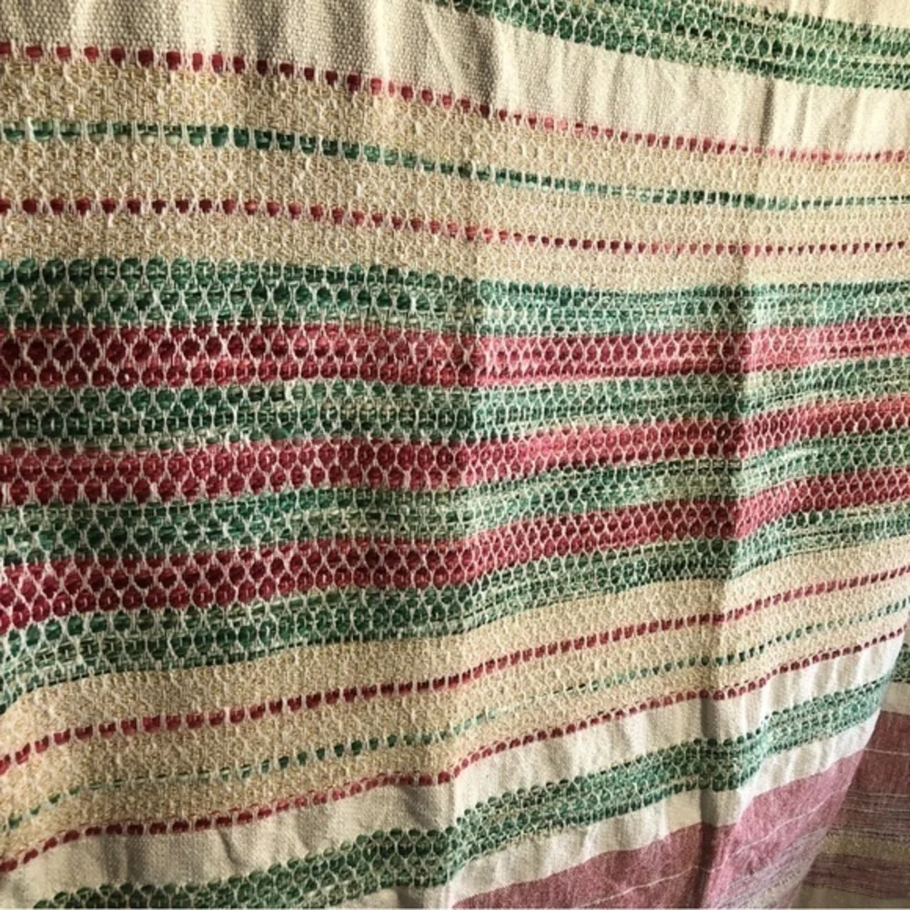 Cherished Traditions tasseled‎ ivory throw 50x70